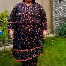 Midnight Bloom – Plus Size Stitched Floral Suit (2PC) PSW-9495