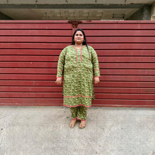 Olive Bloom – Plus Size Stitched Lawn Suit with Lace (2PC) PSW-9498